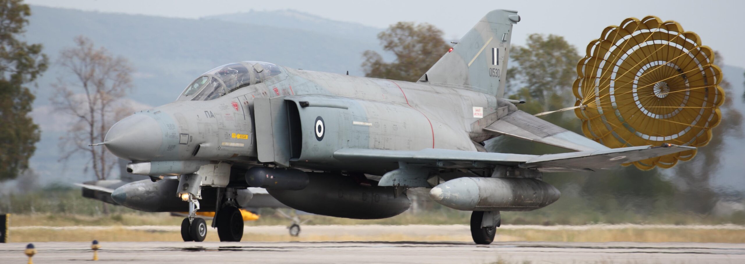 01530 F-4E(AUP) 338MDV banner